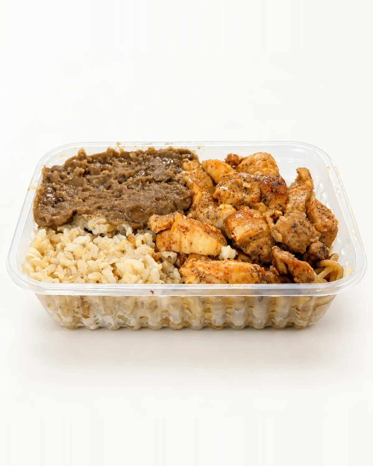 Marmita com lentilha, arroz integral e cubos de frango grelhado